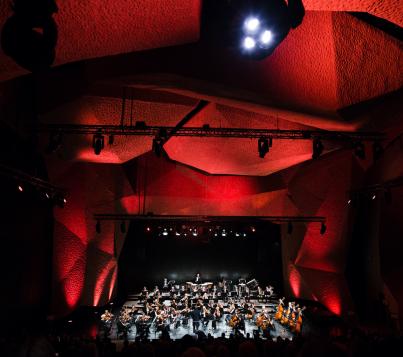Toruń Symphony Orchestra on the stage of the Concert Hall of the Jordanki Cultural and Congress Center