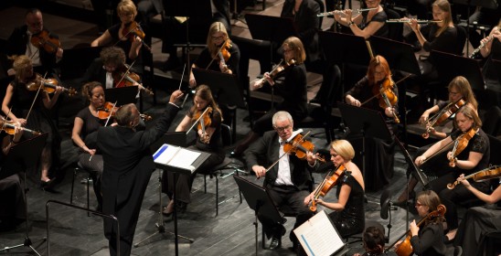 orkiestra na scenie