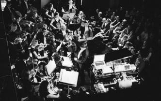 orkiestra na scenie zdjęcie z góry