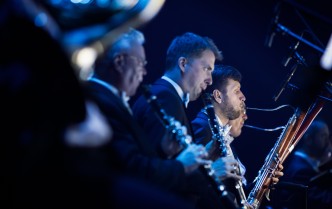 mężczyźni grający na klarnecie i fagocie